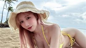 小宵虎南到夏威夷度假逛超市直接內衣上陣。（圖／翻攝自konankoyoiiii IG）

