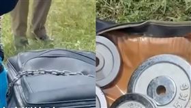 行李箱外頭被上了鐵鍊枷鎖，裡面還放了槓片。(翻攝泰國媒體/khaosod)
