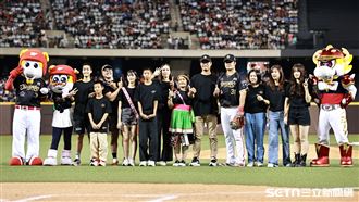 林智勝全家都來了！　哥哥開球激動擁抱