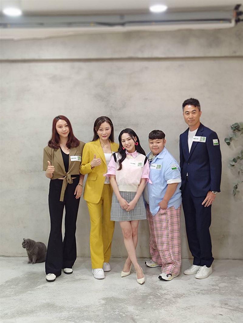 姚蜜（左起）、吳美玲、熊熊、小亨堡、郭文瑞（圖／記者鍾智凱攝）