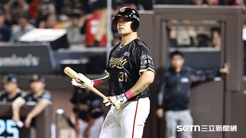 林智勝引退系列賽最終戰，味全龍一壘手林智勝首打席遭到三振。（圖／記者劉彥池攝影）