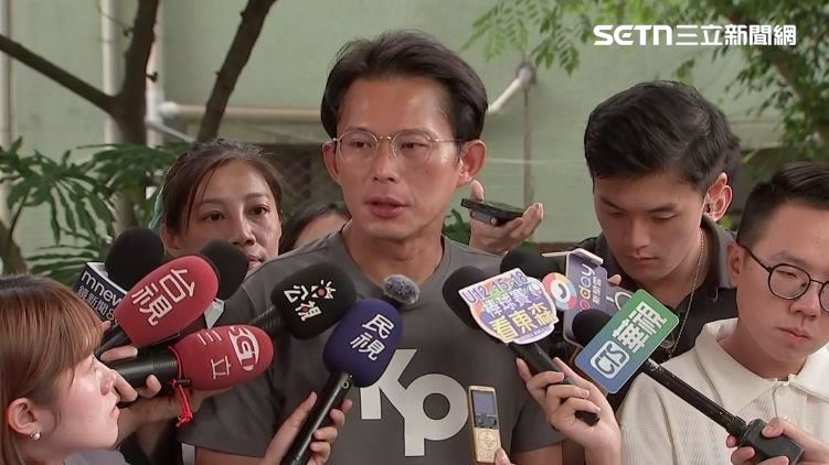 黃國昌7日接受媒體聯訪，回應柯文哲交保議題。（圖／翻攝畫面）