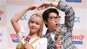 「大圖書館」去年才與同為 YouTuber的YumDaeng (윰댕) 離婚。（圖／翻攝自朝鮮日報）