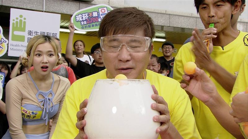 胡瓜玩遊戲闖關（圖／民視提供）