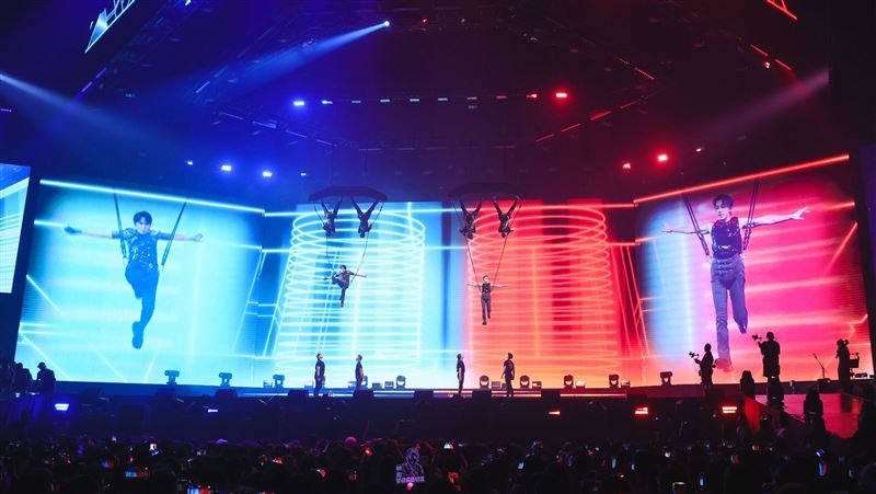 Energy牛奶空中連翻10圈 坤達炸裂二頭肌