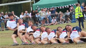 世錦賽女子540公斤　台灣摘金4連霸台灣女子拔河代表隊參加在英國諾丁漢舉行的世界室外拔河錦標賽，7日在540公斤決賽中再展超強實力，輕取瑞典而完成4連霸。（中華民國拔河運動協會提供）中央社記者黎建忠傳真　114年9月8日