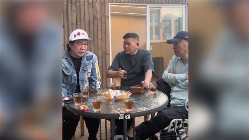康康情義相挺！無酬飛廈門幫澎恰恰賣畫
