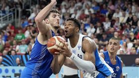 安戴托昆波（Giannis Antetokounmpo）砍37分率希臘闖進8強。（圖／路透社／達志影像）