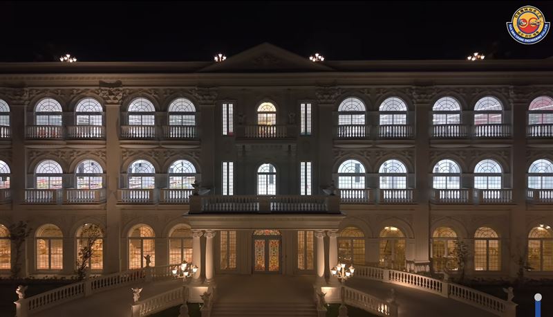 夜間的啟德新總部。（圖／翻攝自啟德機械起重工程-股公司臉書）
