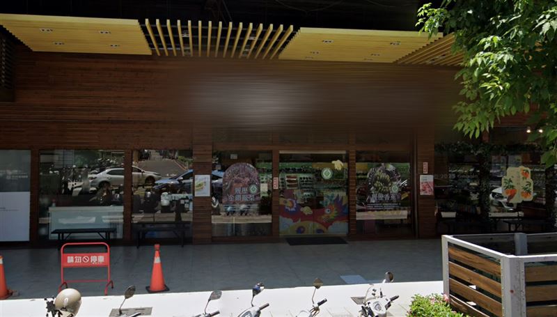 爆料文章一出，風向似乎一面倒，留言釣出許多苦主，對水果賣場褒貶不一。（圖／翻攝自google街景畫面）