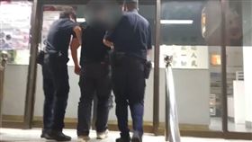 不滿鄰座交談,手機螢幕太亮,莽男，電影院裡打傷2女,台中秀泰(圖／翻攝畫面)