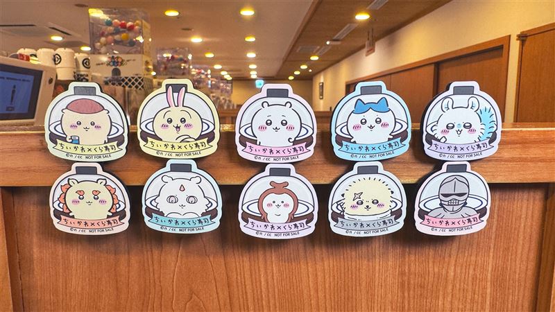 藏壽司全台5間門市打造成主題限定店，完成社群任務可抽保冷袋。(圖／藏壽司提供)
