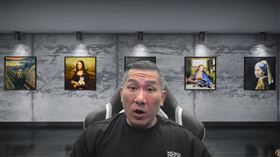 館長說「我覺得我一定會賺到錢，等我賺到錢的時候，就是你民進黨末日來的時候！」。（圖／翻攝自館長惡名昭彰 YouTube頻道）