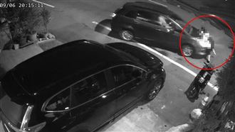 女急趴引擎蓋挽回男友　竟遭狠心拖行輾斃