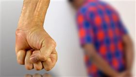 槍擊.教師,國中,情侶,