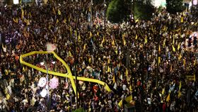 以色列抗議者聚集在耶路撒冷街頭。（圖／路透社／達志影像）