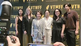 溫哥華台灣電影節登場  透過濾鏡看見台灣之美第19屆溫哥華台灣電影節開幕，多名政要嘉賓成為鎂光燈焦點，眾人喜見透過電影佳作進一步認識美麗台灣。中央社記者程愛芬溫哥華攝 114年9月7日