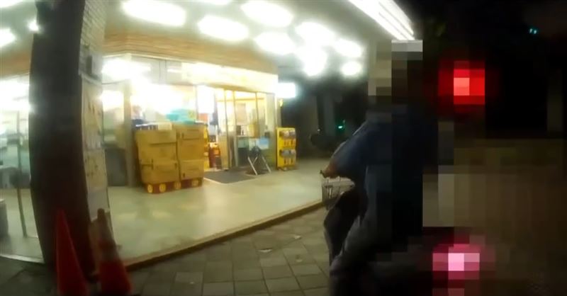 台中80多歲的紀姓老翁負氣離家，深夜卻因迷路不斷鬼打牆在路口繞圈5小時。(圖／翻攝畫面)
