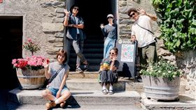 節目飛往瑞士拍攝，莎莎（左起）、姚元浩、吳映潔、白安、郭泓志。（圖／好看娛樂提供）