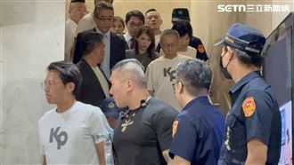 柯文哲戴電子腳鐐!踏出北院重獲自由