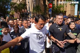 黃國昌跟館長幫柯文哲開道。（圖／翻攝畫面）