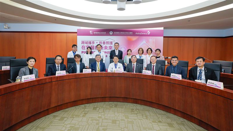 TGHA、高醫與臺灣AZ共邀南區11間核心醫療院所領袖，共同剖析在宅醫療未來藍圖。（圖／翻攝畫面）