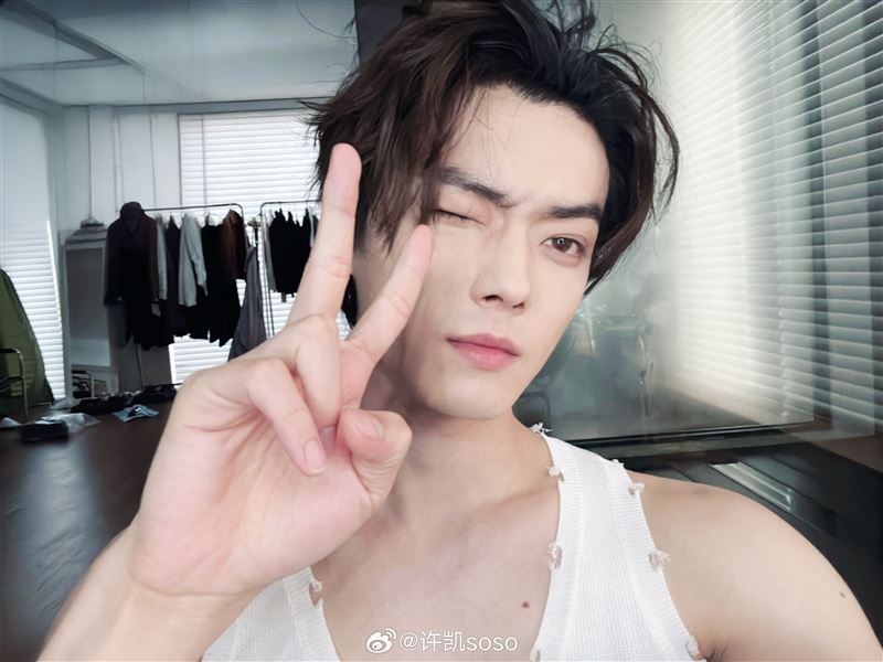 中國男星許凱捲入一連串爭議，形象受挫。（圖／翻攝自許凱微博）