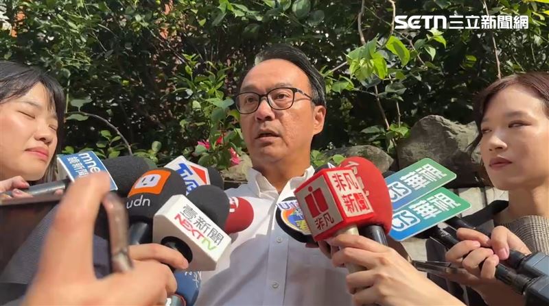 眾黨新竹黨部前主委、市議員李國璋表示，已準備豬腳麵線、火爐，替柯文哲去霉氣，最重要的是希望母子能有完整時間「話家常」。（圖／記者羅欣怡攝影）