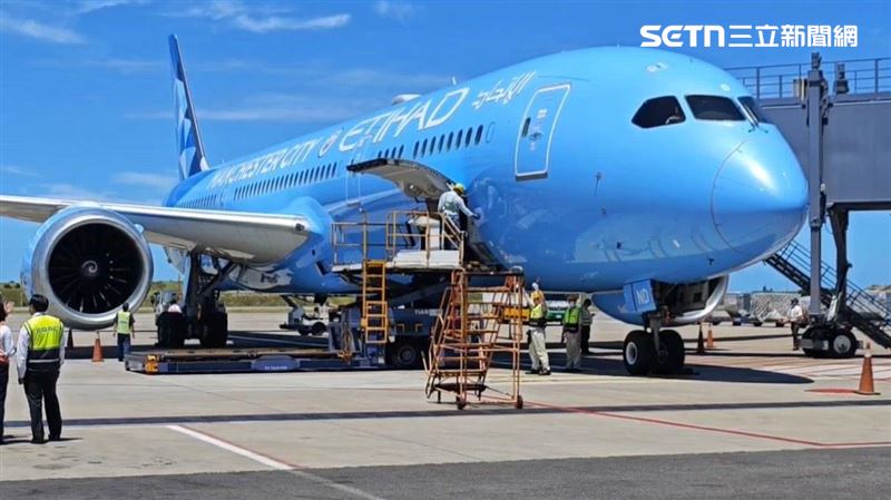 中東第2家！阿提哈德直飛台灣 抵達畫面曝