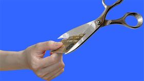 退休若仍背負房貸、信用卡或醫療債務，將大幅壓縮有限的退休金與生活費。若再遇上長照需求，每月開銷動輒3至5萬元，財務壓力恐瞬間放大。專家提醒，應及早清理高利率債務、妥善規劃收入來源，才能在黃金歲月中真正享受安穩生活。（示意圖／PIXABAY）