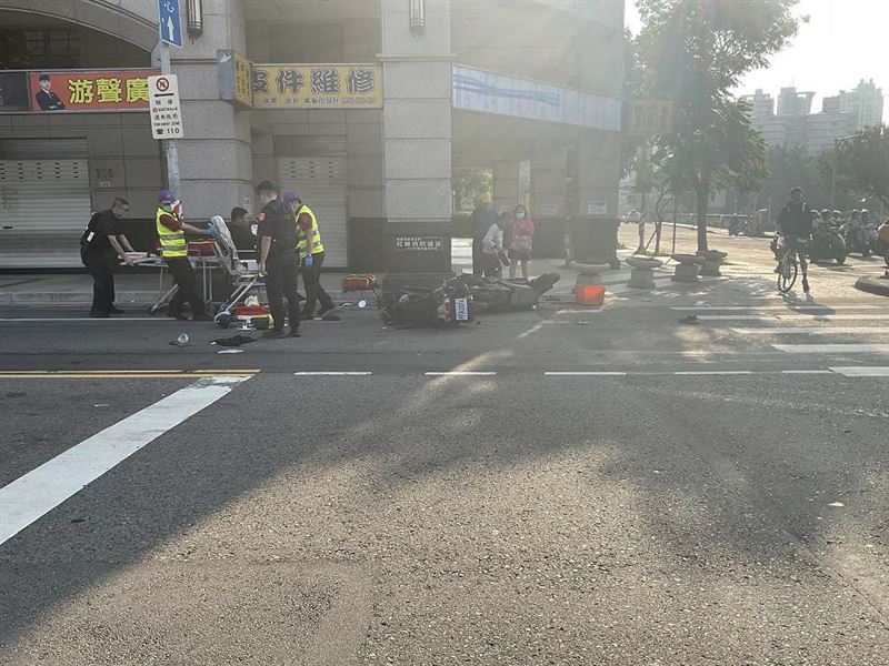 老翁連人帶車被撞飛，送醫後宣告不治。（圖／桃園電子報提供）