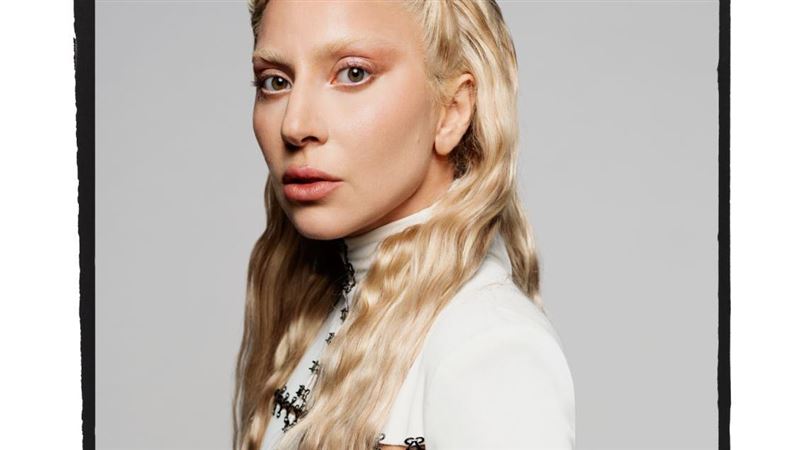 女神卡卡奪VMA四獎　亞莉安娜抱壓軸大獎