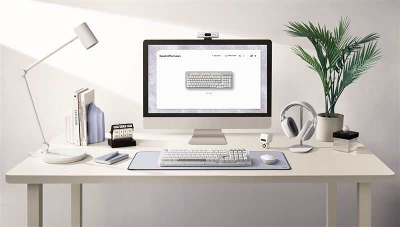 Logitech ALTO KEYS K98M展現時尚設計語彙，以柔霧靜謐色彩搭配透明邊框與呼吸背光營造沉浸氛圍。（圖／品牌業者提供）