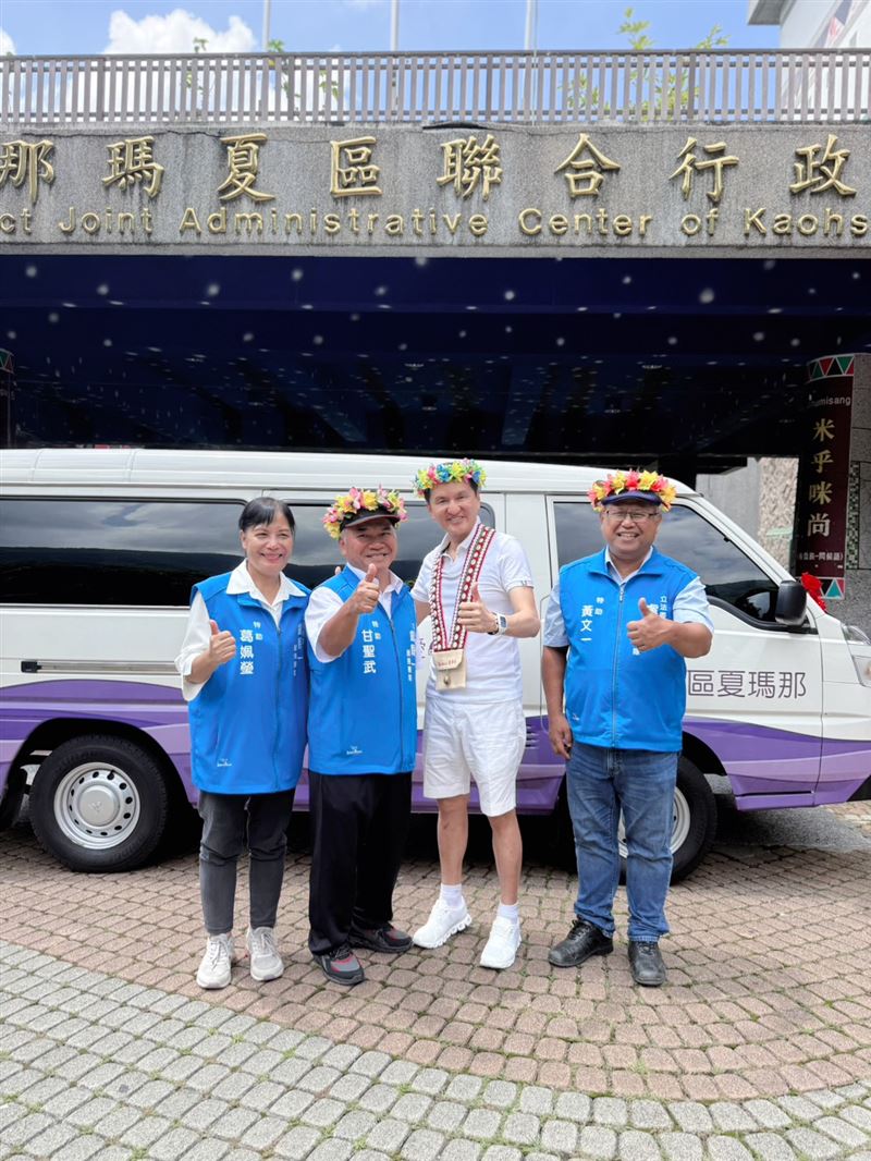 愛爾麗集團推動公益行動，常如山親赴那瑪夏部落捐復康巴士。（圖／愛爾麗集團提供）