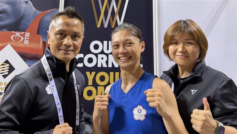 巴黎奧運60公斤拳擊銅牌女將吳詩儀（中），世錦賽闖進8強。（圖／翻攝自拳擊協會臉書）