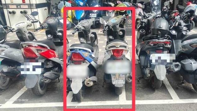 高雄一位騎士，硬讓一個停車格停兩輛機車而遭開罰。（圖／翻攝畫面）