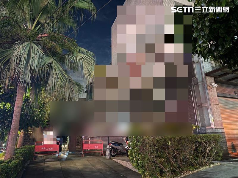 警消趕抵陳男的租屋處破門進入，驚見男子已明顯死亡，陳屍房內地面。（圖／翻攝畫面）