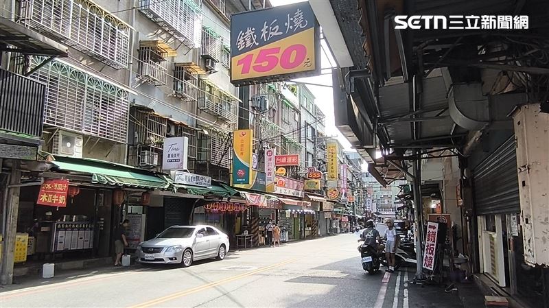 南勢角興南夜市在多年前市府全面掃蕩後,人潮褪去,店面汰換率極高,繁華不再。(圖/記者陳韋帆攝影)
