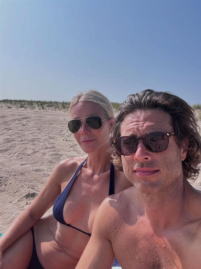 葛妮絲&middot;派特洛（左）曬出泳裝照。（圖／翻攝自IG @gwynethpaltrow）