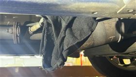 南投，吳姓女友趴引擎蓋，狠心男友，加速離開，輾斃女友，逃逸，3小時落網(圖／翻攝畫面)