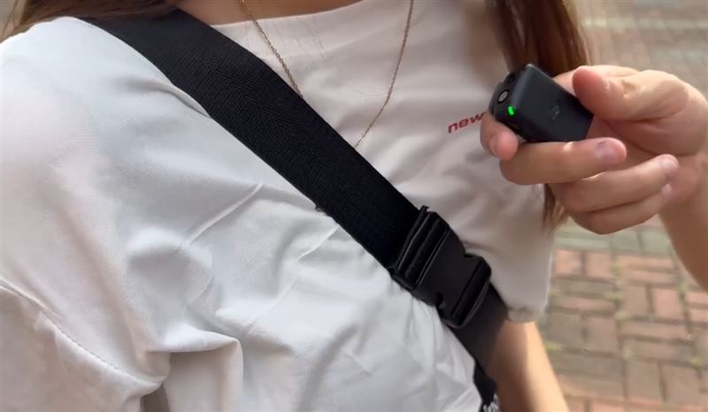 宿舍價格優惠加上冷氣有管制時間，不開吊扇會熱死，只好冒著風險住下去。（圖／翻攝畫面）