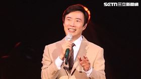 費玉清「2019告別演唱會」巡演噴淚最終回，小哥數度哽咽謝粉絲依依不捨，今後不再拿麥克風了。（圖／資料照）