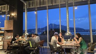 和牛配海景！淡水「1餐廳」絕美視野爆紅