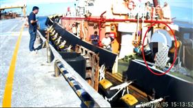 一名楊姓女子（27歲）從花蓮港務分公司與第24號管制站旁的圍籬闖入管制區，一路往港區徒步前進，最後在22號碼頭拖泊船上被發現。