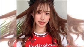 日本AV女優佐野由真公開徵求「軟飯男」，只要符合她開出的條件，就能每月領取30萬日圓。（圖／翻攝自IG@sanoyuma）