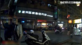 3男日前在某廟前持著球棒叫囂，還拿著搖鈴揮舞。（圖／翻攝畫面）