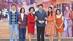 陳文山出道38年，在寶島西米樂中大享齊人之福，戲外卻是黃金單身漢。（圖／翻攝自陳文山臉書）