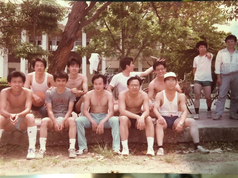 賴清德高中、大學時曾經是籃球隊前鋒，對籃球的專精已達裁判程度。（圖／翻攝畫面）