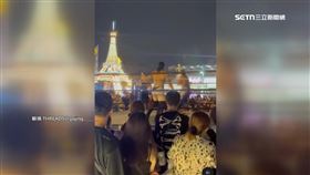 夜市出現「摔角擂台」，吸引大量民眾駐足圍觀。（圖／資料照）
