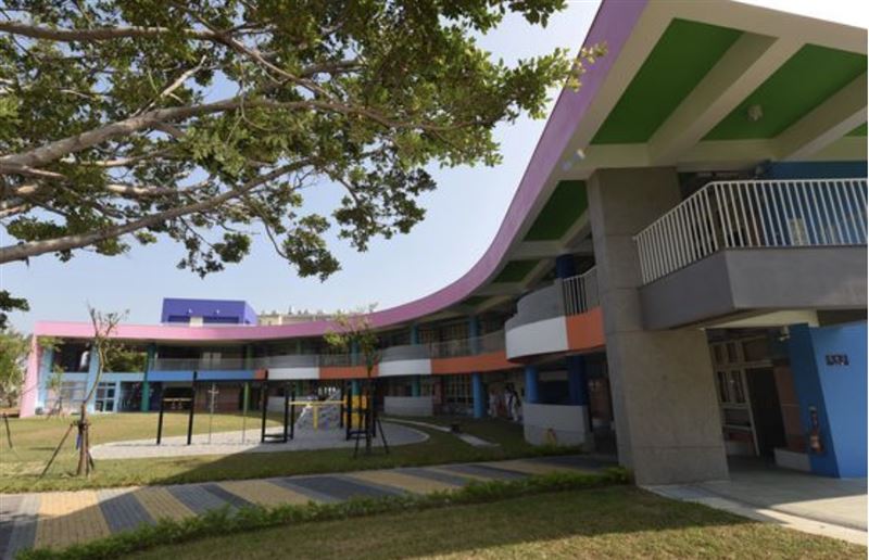 學童家長不滿園方的回應及做法，直接嗆聲「要掀掉幼兒園」。（圖／翻攝畫面）